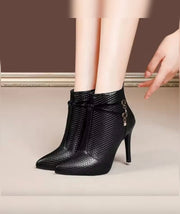 Botines cortos con tacón y detalle de hebilla – Arlette