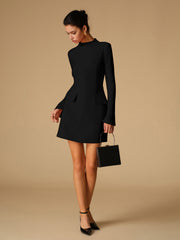 Vestido Minimalista de Cuello Semi Alto