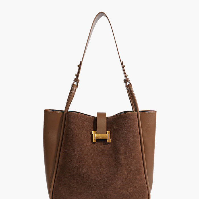 Bolso Tote con Detalles Metálicos Elegantes