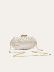 Clutch con Cadena Dorada y Detalles de Perla Elegante