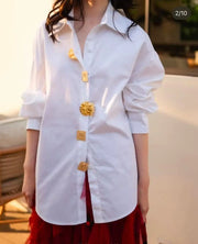 Camisa oversize con botones dorados – Aurenza