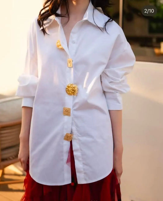 Camisa oversize con botones dorados – Aurenza